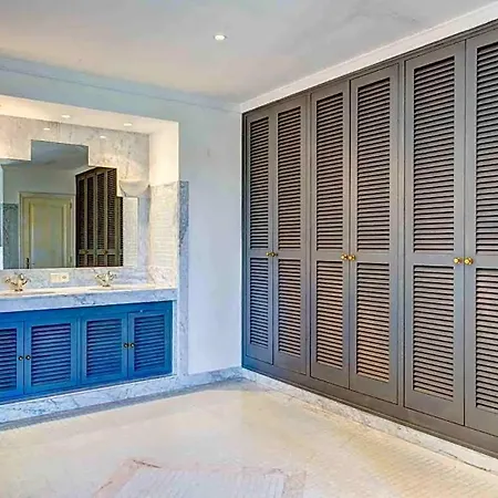 Villa Sleeps 10 With Pool Air Con And Wifi *