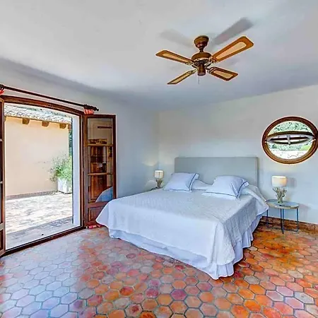 Villa Sleeps 10 With Pool Air Con And Wifi