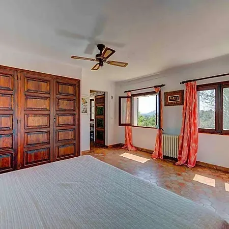 Villa Sleeps 10 With Pool Air Con And Wifi *