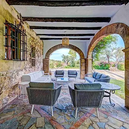 Villa Sleeps 10 With Pool Air Con And Wifi