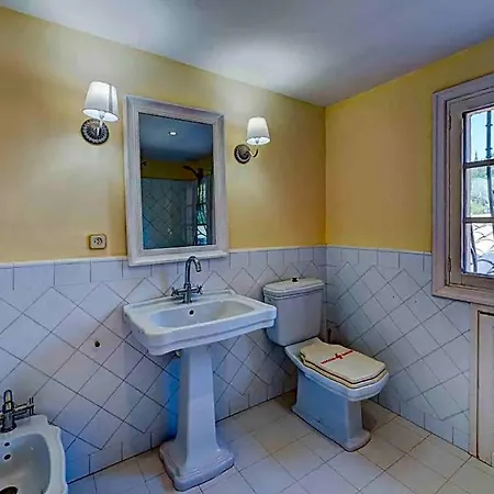 Sleeps 10 With Pool Air Con And Wifi Villa