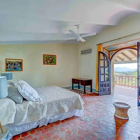 Villa Sleeps 10 With Pool Air Con And Wifi *