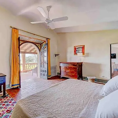 Villa Sleeps 10 With Pool Air Con And Wifi *