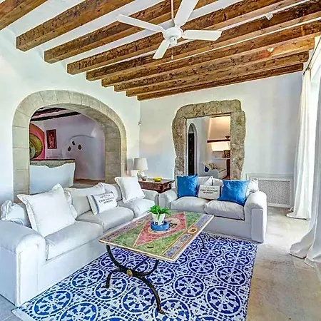 Sleeps 10 With Pool Air Con And Wifi Villa