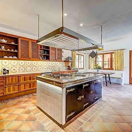 Sleeps 10 With Pool Air Con And Wifi Villa