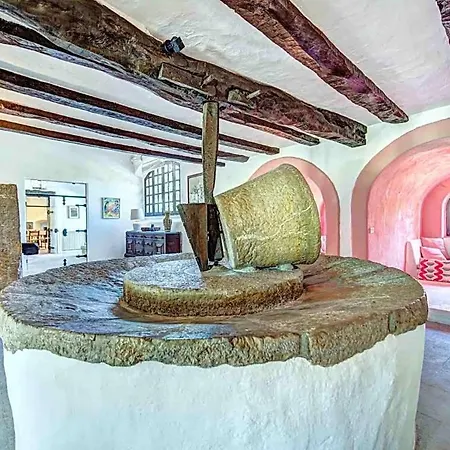Sleeps 10 With Pool Air Con And Wifi Villa